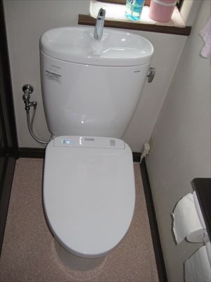 明るく清潔感のあるトイレに